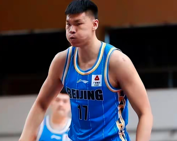 惊不惊奇！周琦也得靠一边